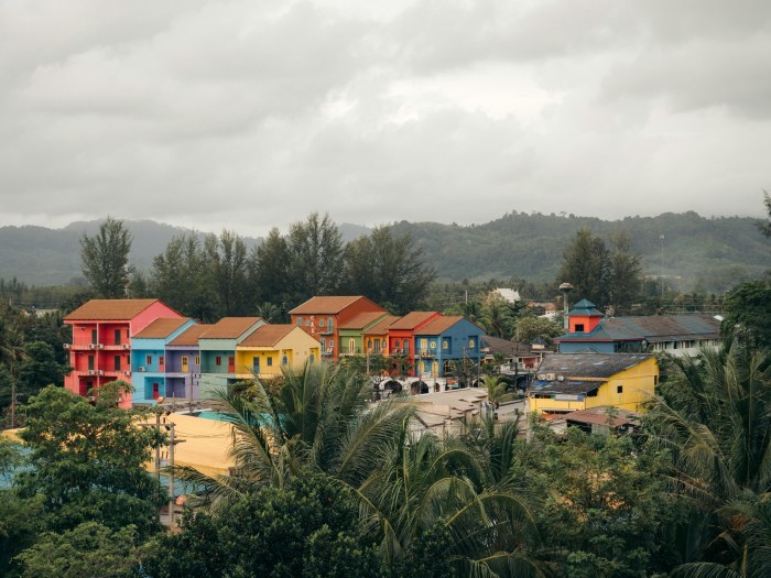 Dunkle Regenwolken ziehen über die Küste von Phang Nga auf. Foto: Bjorn Agerbeek/Unsplash