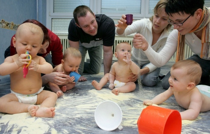 Eltern-Kind-Programm in Prag in der Kindertagesstätte. Foto: epa/Patrick Pleul