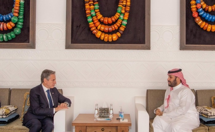 US-Außenminister Antony Blinken (L) bei einem Treffen mit dem saudischen Kronprinzen Mohammed bin Salman in Riad. Foto: epa/Bandar Aljaloud / Handout