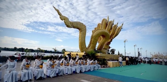 Das Bung-Fai-Phaya-Nak-Festival zieht jedes Jahr bis zu 400.000 Besucher an das Mekongufer in Nong Khai. Foto: The Nation