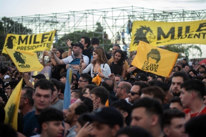 Die argentinische Präsidentschaftskandidatin Milei bei einer Wahlkampfveranstaltung in Rosario. Foto: epa/Franco Trovato Fuocoo