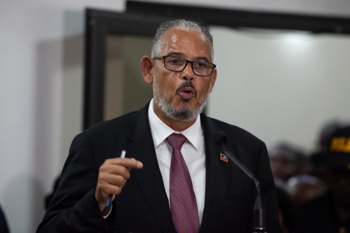 Der Unternehmer Alix Didier Fils-Aimé nimmt in Port-au-Prince an einer Zeremonie zur Amtseinführung des neuen Premierministers von Haiti teil. Foto: epa/Johnson Sabin