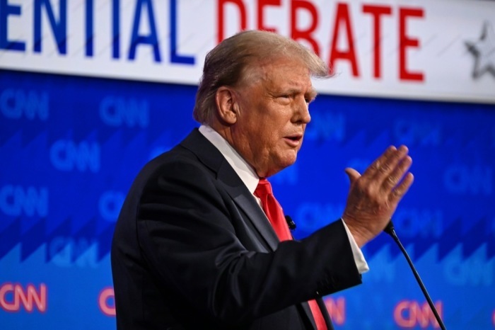 Ex-US-Präsident Donald J. Trump nimmt an der ersten Debatte zur Präsidentschaftswahl 2024 teil. Foto: epa/Will Lanzoni