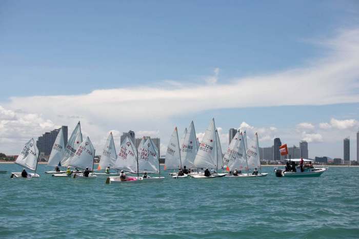 Zahlreiche Segler gingen vor der Küste von Jomtien an den Start und lieferten sich spannende Wettkämpfe auf dem Golf von Thailand. Bild: PR Pattaya