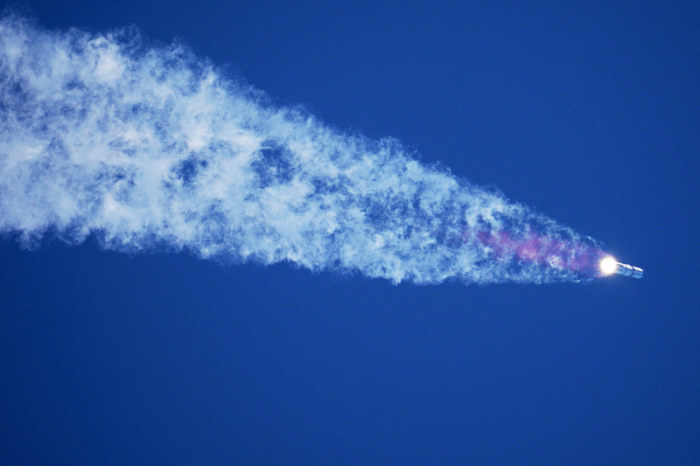Die Rakete «Starship» von SpaceX startet von der Starbase in Texas zu einem Testflug. Foto: Eric Gay/Ap/dpa