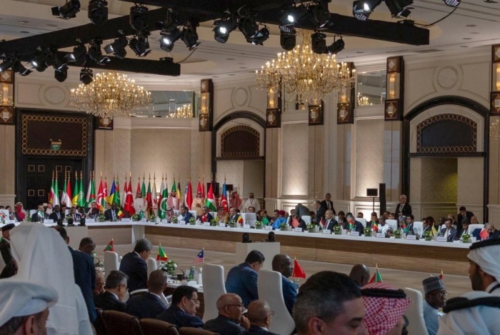 Delegationen beraten beim gemeinsamen Sondergipfel von Arabischer Liga und OIC. Foto: Turkish Foreign Minister Press Office/dpa