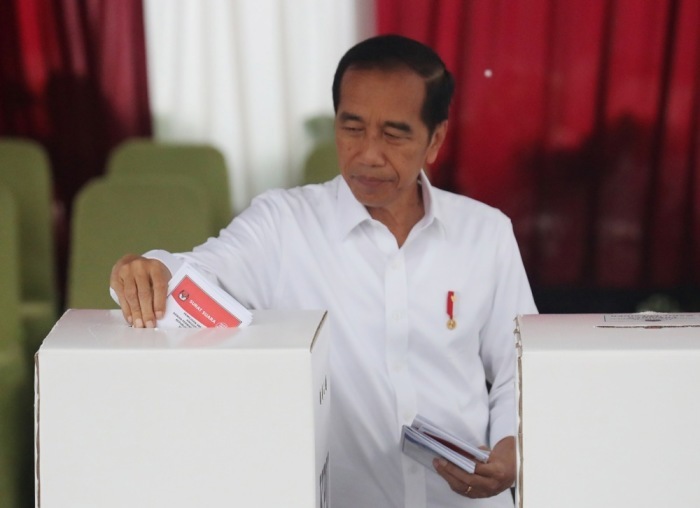 Präsident Joko Widodo (R) in Jakarta. Foto: epa/Bagus Indahono