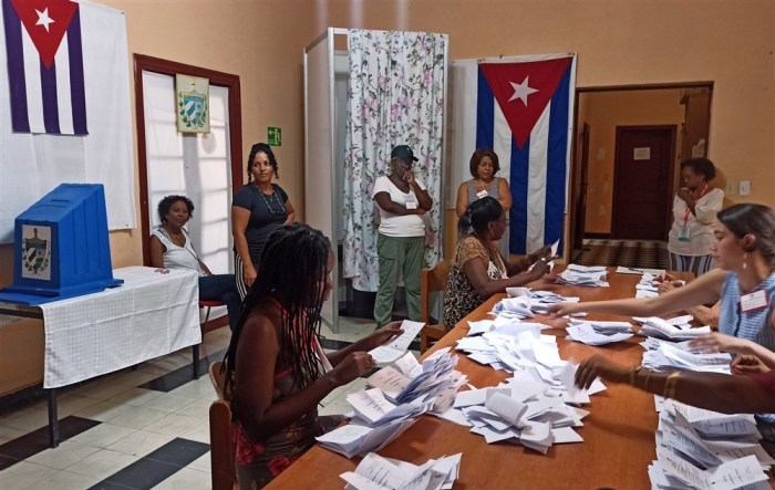 Parlaments Wahlen in Kuba. Foto: epa/Ernesto Mastrascusa