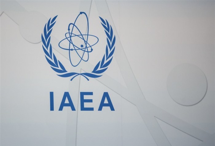 Das Emblem der Internationalen Atomenergie-Organisation IAEO ist während einer Pressekonferenz am Sitz der IAEO in Wien zu sehen. Foto: epa/Lisi Niesner