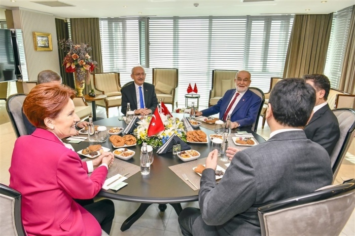Treffen des Sechs-Parteien-Oppositionsbündnisses der Türkei. Foto: epa/Alp Eren Kaya Handout
