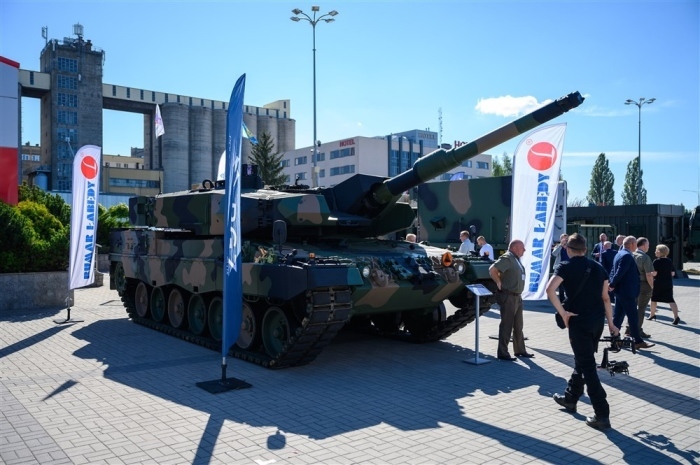 Der Panzer Leopard 2PL wird auf der 30. Internationalen Ausstellung der Verteidigungsindustrie in Kielce präsentiert. Foto: epa/Pawel Topolski Polen Out