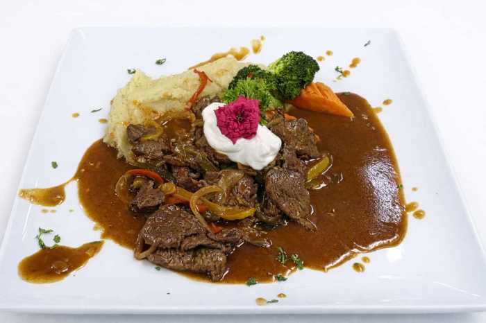 Beef Stroganoff mit australischem Rindfleisch, Kartoffelpüree und Buttergemüse gehört zu den aktuellen Wochenangeboten im Jaybee'Swiss. Fotos: Jaybee'Swiss
