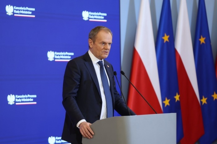 Der polnische Premierminister Donald Tusk spricht während einer Pressekonferenz nach einer Sitzung seines Kabinetts im Büro des Premierministers in Warschau. Foto: epa/Leszek Szymanski