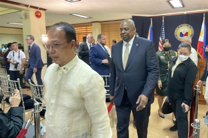 US Verteidigungsminister Lloyd Austin besucht die Philippinen. Foto: epa/Joeal Calupitan/pool