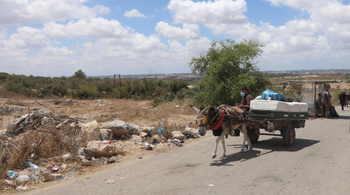 Palästinenser durchqueren das Westjordanland um Israel zu erreichen. Foto: epa/Alaa Badarneh