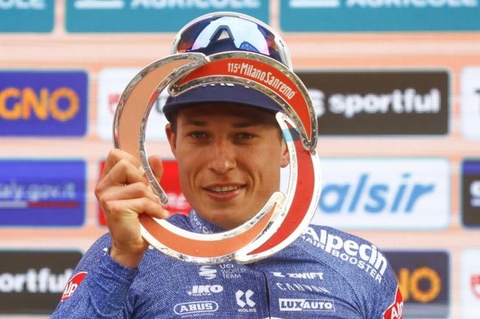 Der Sieger Jasper Philipsen aus Belgien vom Team Alpecin in Sanremo. Foto: EPA-EFE/Roberto Bettini / Ansa