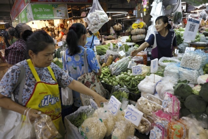 Millionen Menschen haben das Zuschussprogramm „Thai Help Thai Plus“ bereits in der ersten Woche nach dem Start genutzt. Foto: epa/Rungroj Yongrit