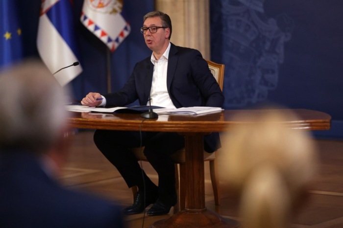 Serbiens Präsident Vucic warnt in Belgrad vor Folgen der US-Sanktionen gegen den russisch geführten Ölkonzern NIS und einer drohenden Energiekrise. Foto: epa/Andrej Cukic