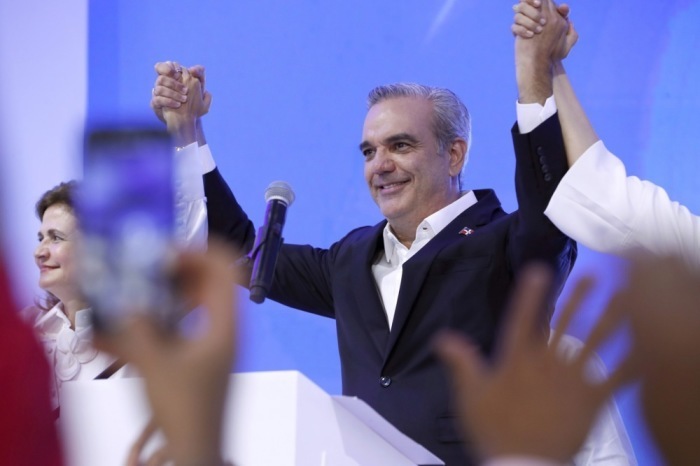 Präsident Luis Abinader wurde im ersten Wahlgang als Präsident der Dominikanischen Republik wiedergewählt. Foto: epa/Orlando Barria