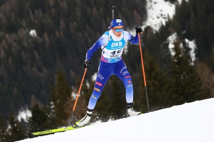 Rebecca Passler aus Italien ist im 7,5-km-Sprint der Frauen beim Biathlon-Weltcup in Antholz/Anterselva in Aktion. Foto: epa/Andrea Solero