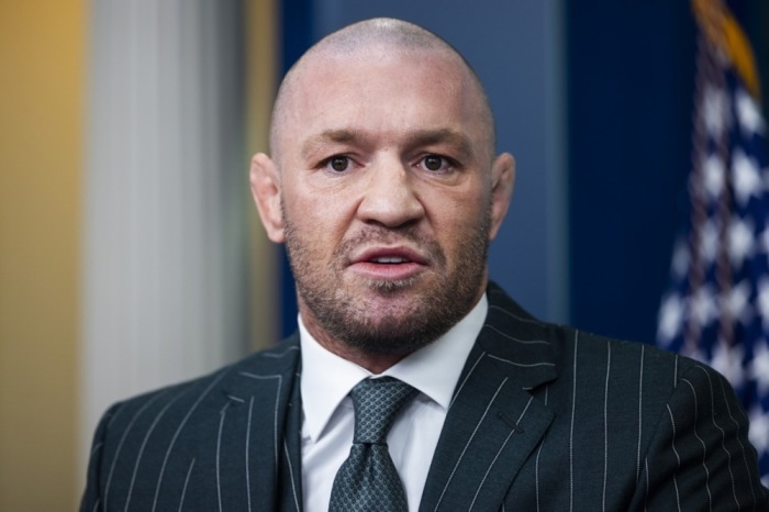 Conor McGregor spricht im Press Briefing Room des Weißen Hauses in Washington zu Medienvertretern. Foto: Jim Lo Scalzo/epa
