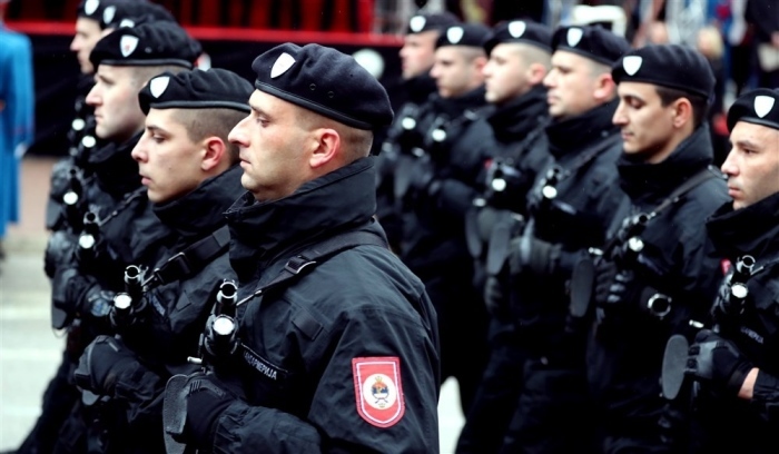Die bosnisch-serbischen Polizeitruppen marschieren bei einer Parade in Ost-Sarajewo, Bosnien und Herzegowina. Foto: epa/Fehim Demir