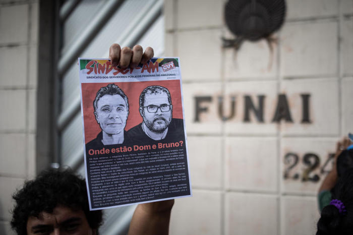 Protest gegen das Verschwinden des indigenen Führers Bruno Pereira und des britischen Journalisten Dom Phillips in Brasilien. Foto: epa/Raphael Alves
