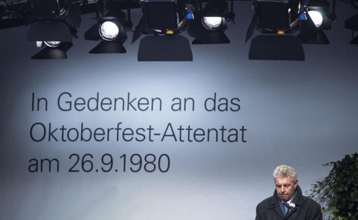 Münchens Oberbürgermeister Dieter Reiter spricht während einer Gedenkveranstaltung am Ort des 40. Jahrestages des Oktoberfestattentats in München. Foto: epa/Lukas Barth-tuttas