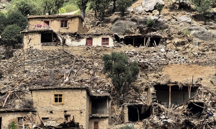 Beschädigte Häuser in Kunar nach dem Erdbeben, das in Ostafghanistan Tausende Todesopfer und Verletzte forderte. Foto: epa/Hamid Sabawoon