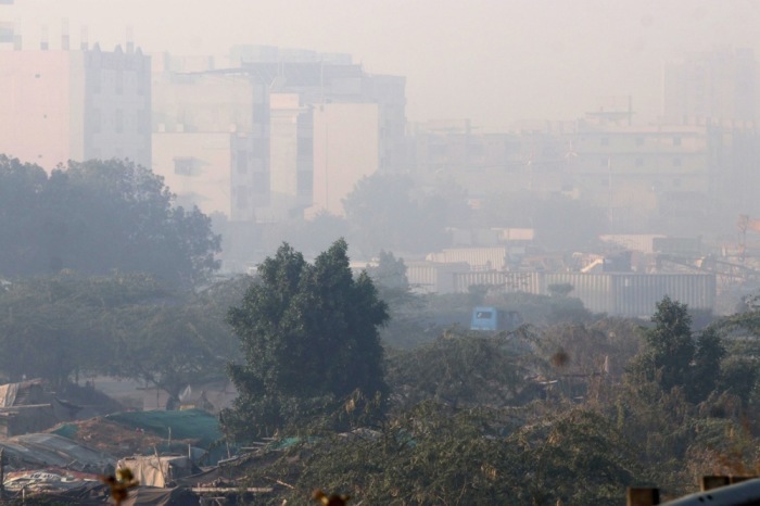 Ein Überblick über die Luftverschmutzung in Karachi während der Spitzenzeiten, in denen der Luftqualitätsindex als ungesund eingestuft wird. Foto: epa/Rehan Khan 40519