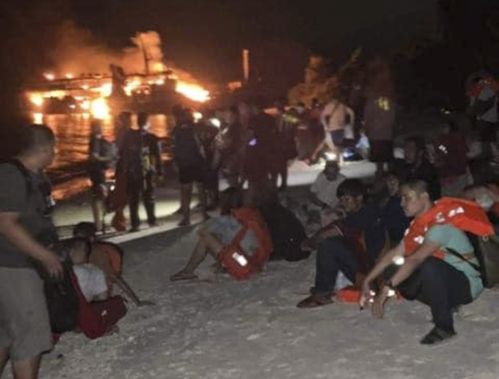 Bei einem Feuer auf einer Passagierfähre sind in der Nacht zum Donnerstag im Süden der Philippinen mehrere Menschen ums Leben gekommen. Foto: Uncredited/Philippine Coast Guard/ap/dpa