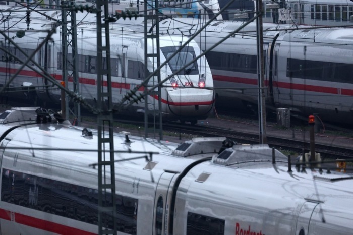 Am Münchner Hauptbahnhof parken Züge während des Streiks der Gewerkschaft Deutscher Lokomotivführer (GDL) in München. Foto: epa/Anna Szilagyi