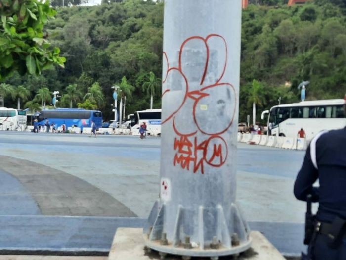 Ein energischer Schritt des Bürgermeisters von Pattaya gegen Graffiti-Vandalismus zeigt Engagement und Entschlossenheit, die Stadt sauber und einladend für alle zu halten. Foto: Pattaya Mayor Office's Team