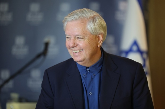 US-Senator Lindsey Graham spricht bei einer Pressekonferenz zu den Beziehungen zwischen Israel und den USA in Tel Aviv. Foto: Abir Sultan/epa