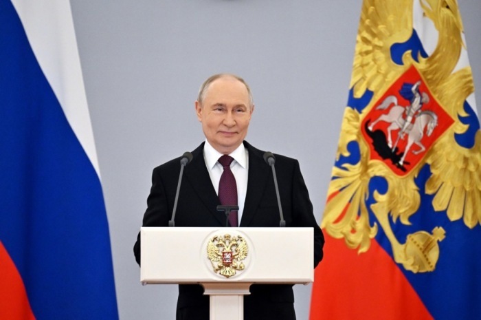 Vladimir Putin spricht im Kreml vor Absolventen russischer Militär- und Sicherheitsakademien. Foto: EPA/Yuri Kochetkov/sputnik/kremlin Pool