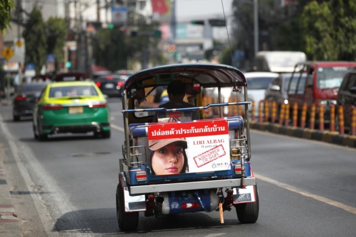 Tuk-tuk campaign remembers hostages in Gaza, Thailand and Bangkok