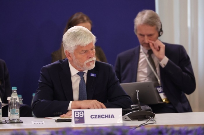 Petr Pavel nimmt an der Plenarsitzung des Gipfels der Bukarest-Neun und der nordischen Staaten in Bukarest teil. Foto: EPA/Robert Ghement