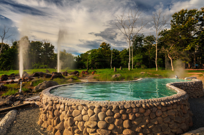Die Thermalquelle Sankamphaeng in Chiang Mai soll mit neuen Wellness- und Luxusangeboten international ausgebaut werden. Foto: oppybaker/Adobe Stock
