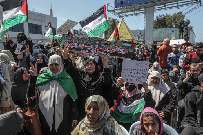 Anhänger der Hamas und des Islamischen Dschihad protestieren in Gaza. Foto: epa/Mohammed Saber
