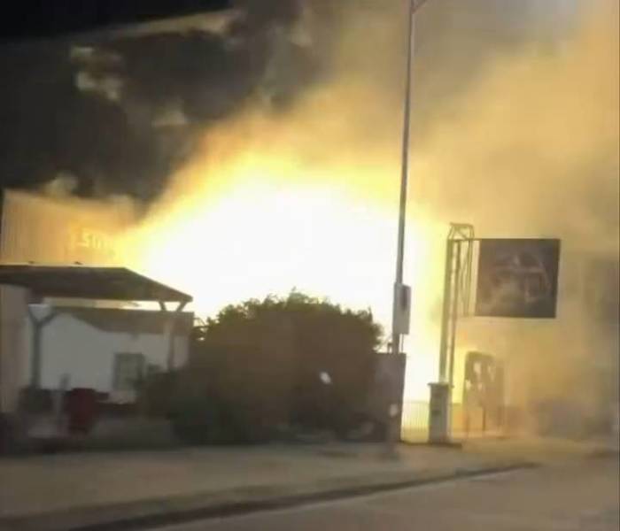 Das gezielt auf den Club gerichtete Feuerwerk sorgte in den frühen Morgenstunden für eine gewaltige Explosion und versetzte Anwohner in Schrecken. Bild: TMN.TV