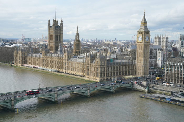 lick auf die Stadt mit dem Big Ben (M), dem Palace of Westminster (M,l, Sitz des britischen Parlaments) und der Themse. Foto: Jonathan Brady/Pa Wire/dpa