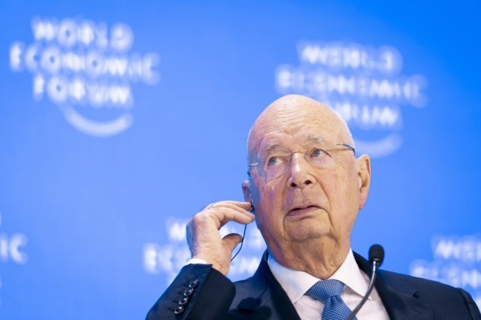 Klaus Schwab nimmt an einer Plenarsitzung beim Jahrestreffen des World Economic Forum in Davos teil. Foto: epa/Michael Buholzer