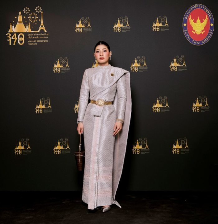 Prinzessin Sirivannavari Nariratana Rajakanya bei der Eröffnung der Ausstellung „La Mode en Majesté“ im Musée des Arts Décoratifs in Paris. Bild: Tourism Authority of Thailand