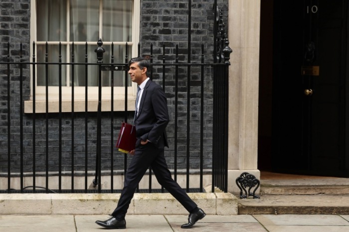 Englands Premierminister Rishi Sunak verlässt die Downing Street in London. Foto: epa/Neil Hall