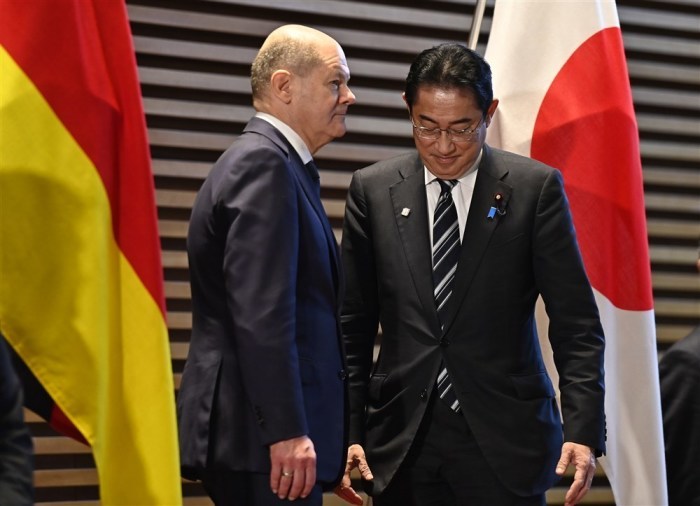 Olaf Scholz, Bundeskanzler, in Tokio zum deutsch-japanischen Gipfel. Foto: epa/David Mareuil