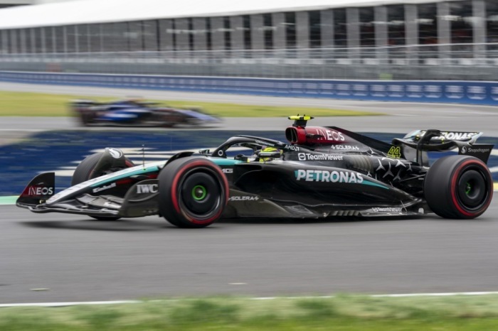 Mercedes-Fahrer Lewis Hamilton aus Großbritannien in Aktion während des 2. freien Trainings zum Großen Preis von Kanada in Montreal. Foto: epa/Shawn Thew