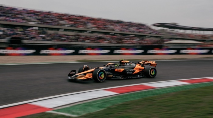 McLaren Fahrer Lando Norris aus Großbritannien in Aktion während des Großen Preises von China in Shanghai. Foto: epa/Alex Plavevski