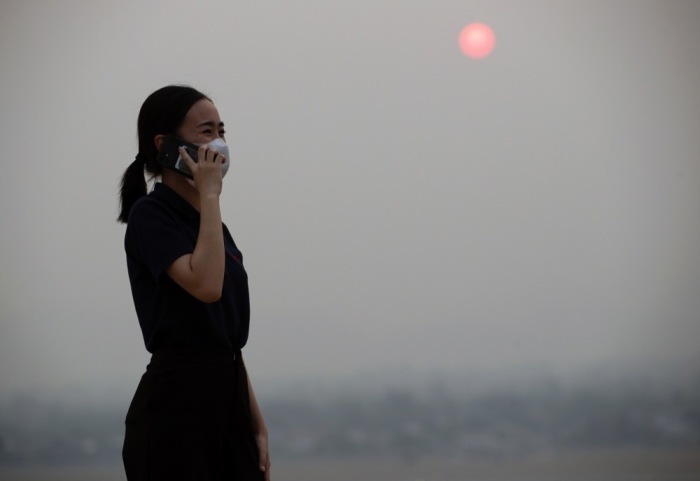 Dichter Smog belastet die Luftqualität in Chiang Mai erheblich und zwingt Behörden zum Handeln. Foto: epa/Rungroj Yongrit