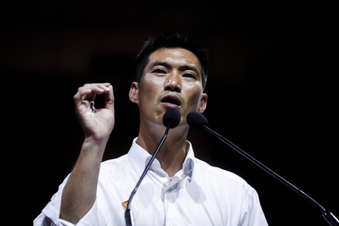Thanathorn Juangroongruangkit wurde vom Strafgericht im Verfahren wegen Majestätsbeleidigung freigesprochen. Archivbild: epa/Diego Azubel