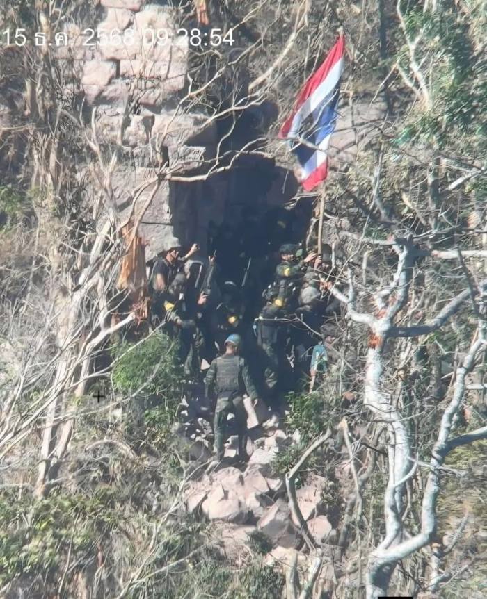 Thailändische Soldaten sichern den Tempel Ta Khwai in der Provinz Surin, nachdem die Anlage nach Angaben der Armee von kambodschanischen Truppen befreit wurde. Foto: Army Military Force